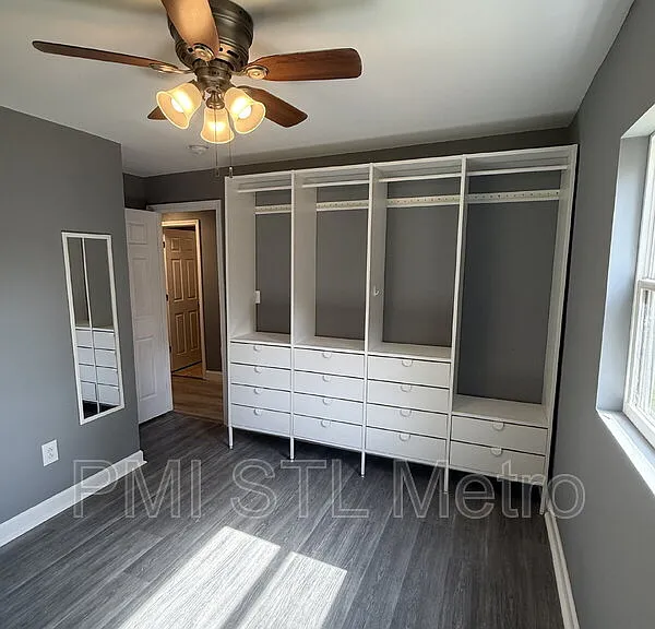 528 Royal Ave — Photo 3