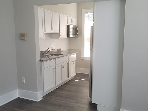 3rd image of 656 Lothrop Ave #205