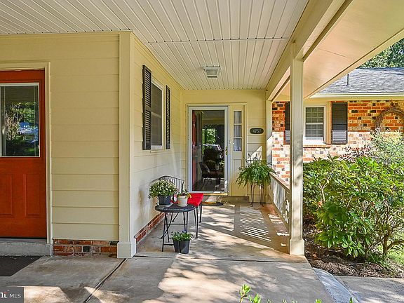 3rd image of 4757 Tapestry Dr