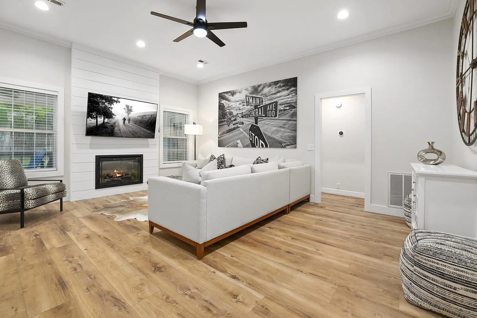 4 bed, 2.0 bath, 1926 sqft, $4,232 — Photo 3