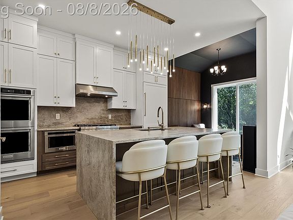 3rd image of 7679 Larchwood Dr