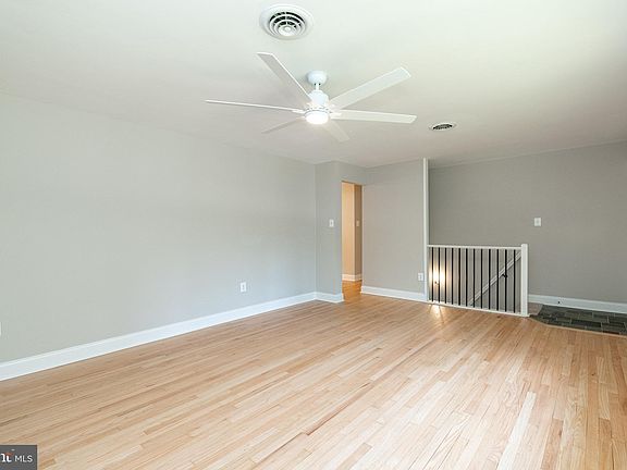 5th image of 574 Center Dr