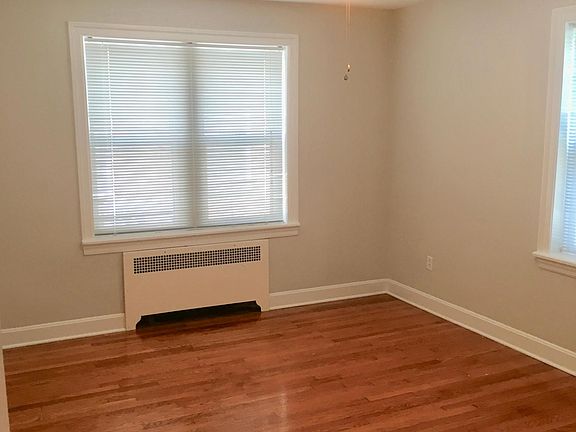 5th image of 7541 York Dr
