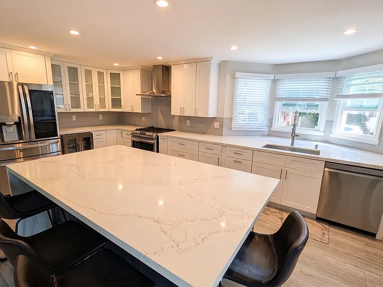 505 Lewis Ave — Photo 2