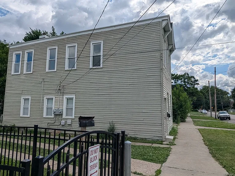 3404 Walton Ave — Photo 2