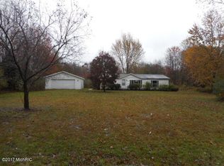 40643 Riverdale Dr, Paw Paw, MI 49079