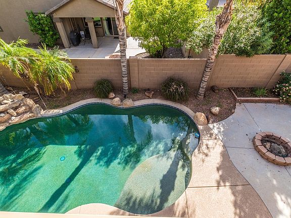 3rd image of 14537 W Sierra St