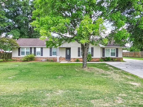 1907 W Hobbs St, Athens, AL 35611