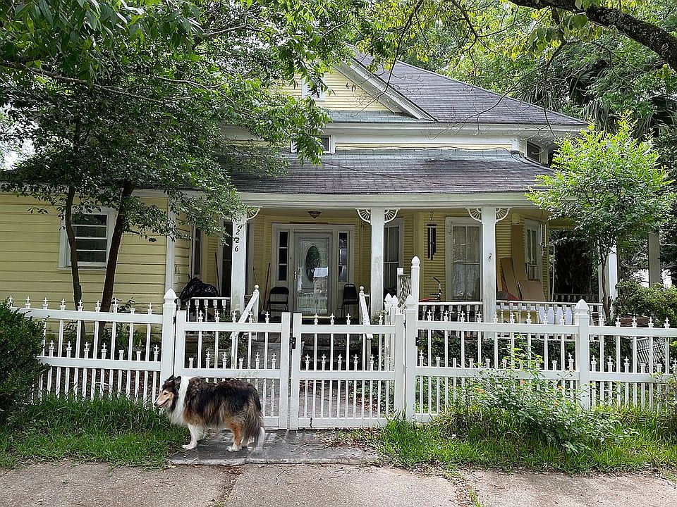 1st image of 226 College Ave N