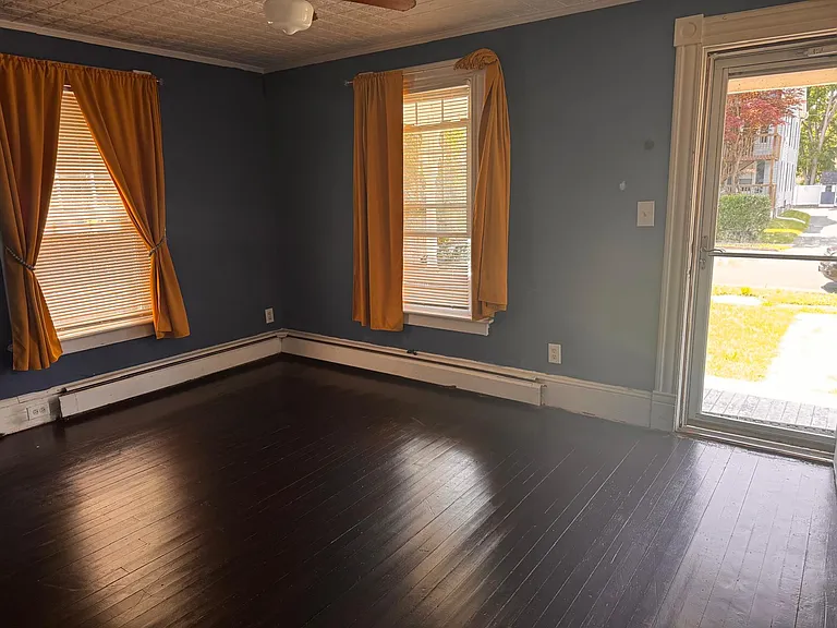32 Conlon St #1 — Photo 4