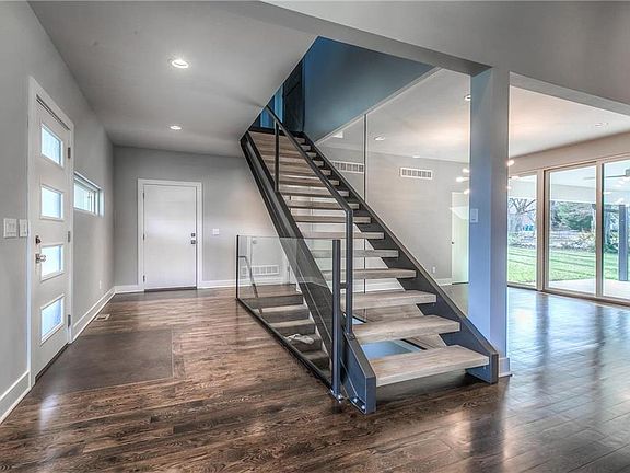 5th image of 3017 W 49th Pl