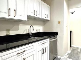 18422 Guildberry Dr APT 303, Gaithersburg, MD 20879
