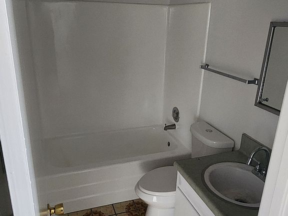 5th image of 8867 Laurel Ave