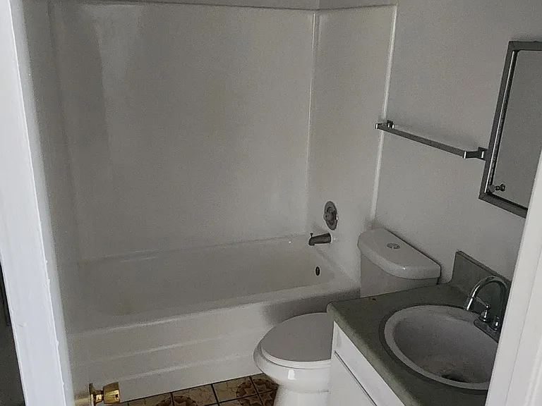 8867 Laurel Ave — Photo 5