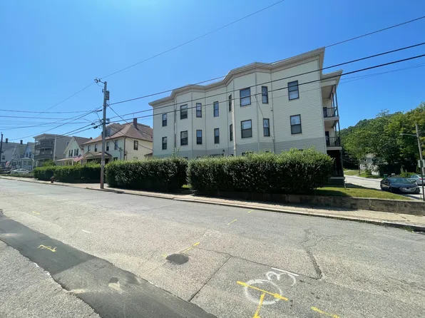 338 3rd Ave #1L, Woonsocket, RI 02895