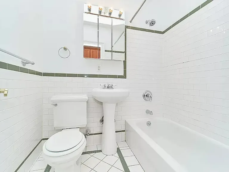 16 Jane St #1A — Photo 3