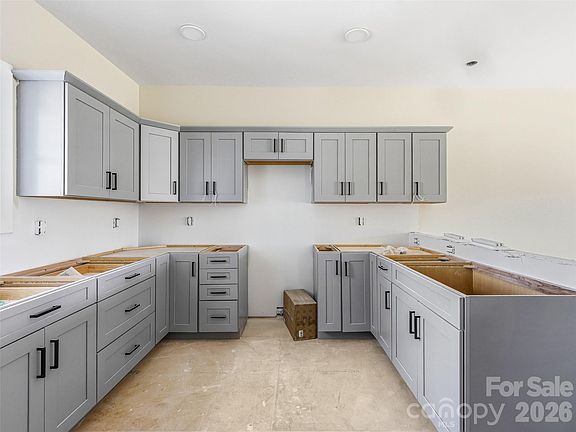 5th image of 143 Carver St #10