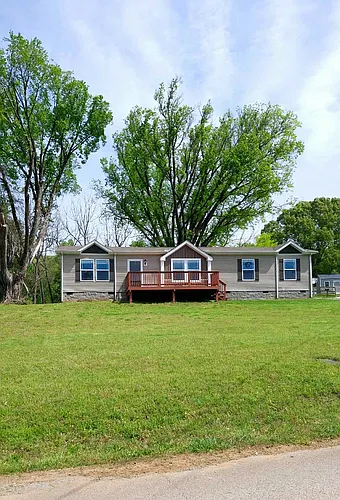 415 Thomas Ln Photo 1
