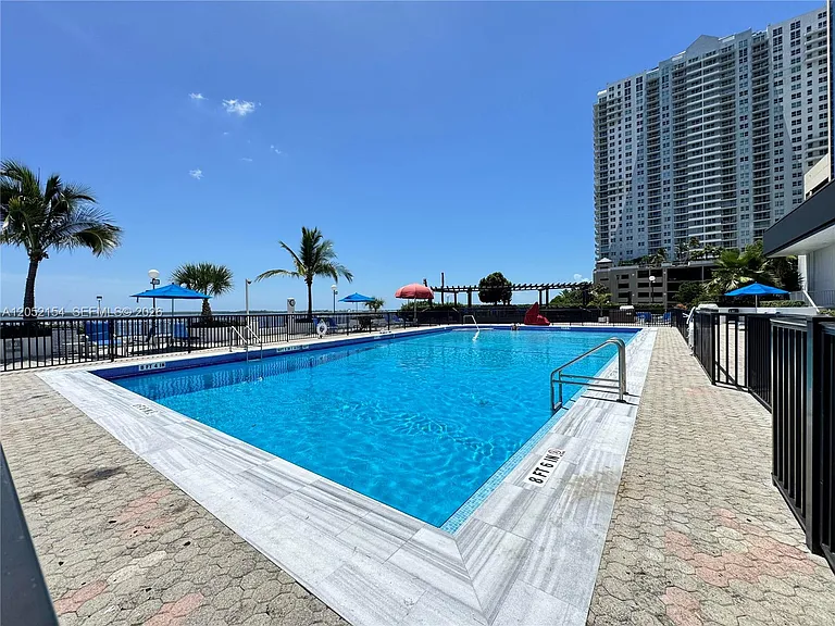 905 Brickell Bay Dr #623 — Photo 26