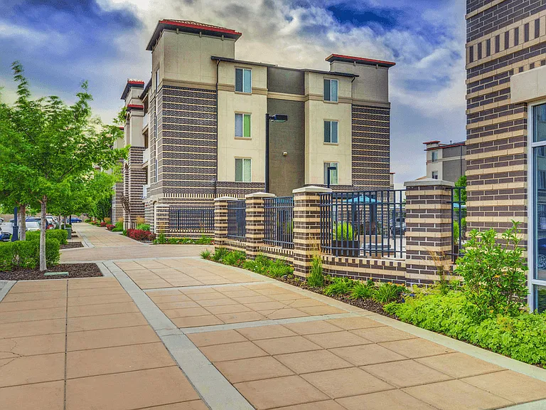 Avida Apartments — Photo 25