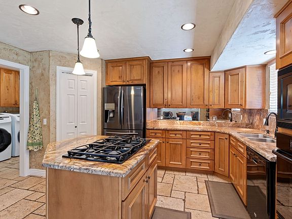 2nd image of 10194 N Cottonwood Dr