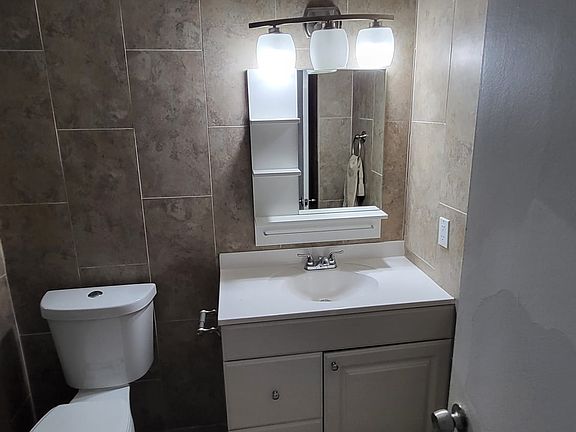 4th image of 7 S Valencia Dr