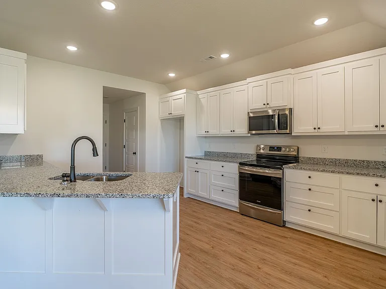952 Petit Jean St — Photo 7