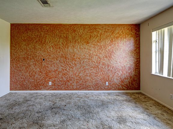 5th image of 4137 Leslie Ln