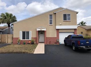 8431 NW 193rd Ln, Hialeah, FL 33015