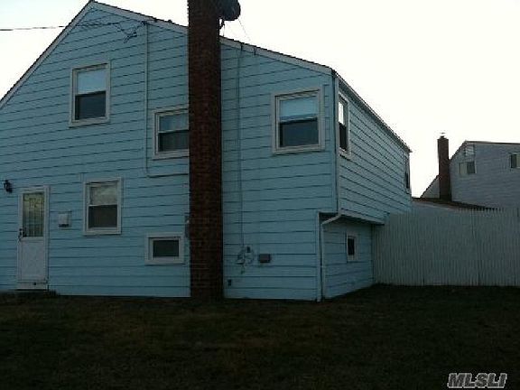 3rd image of 15 Amber Dr