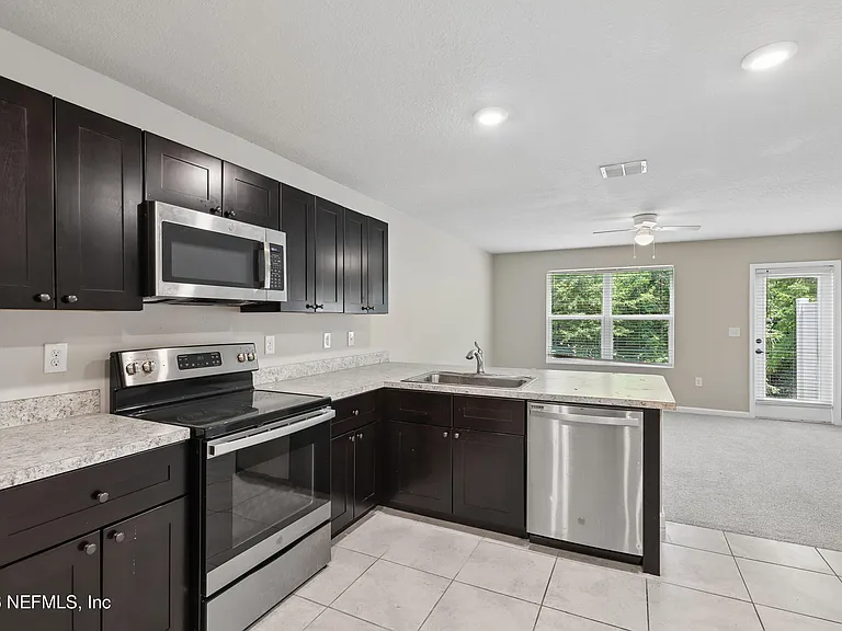 5988 Creekside Crossing Dr — Photo 8