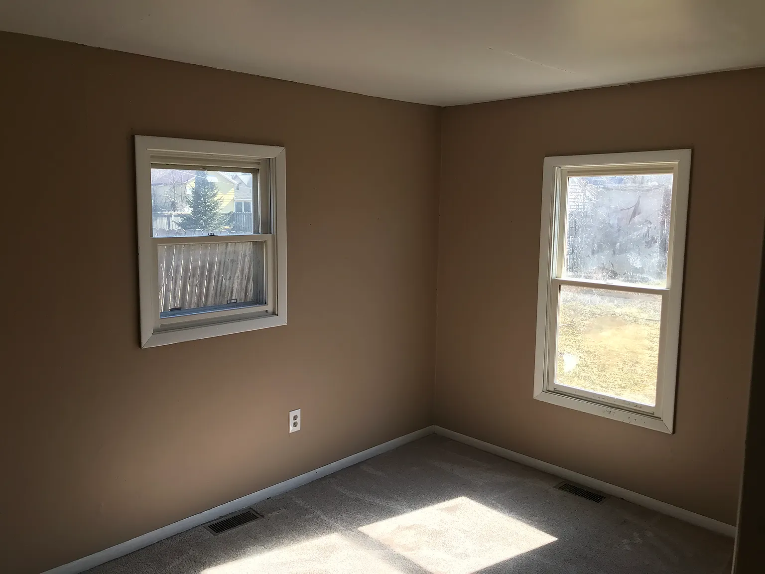 3 bed, 1008 sqft, $995 — Photo 2