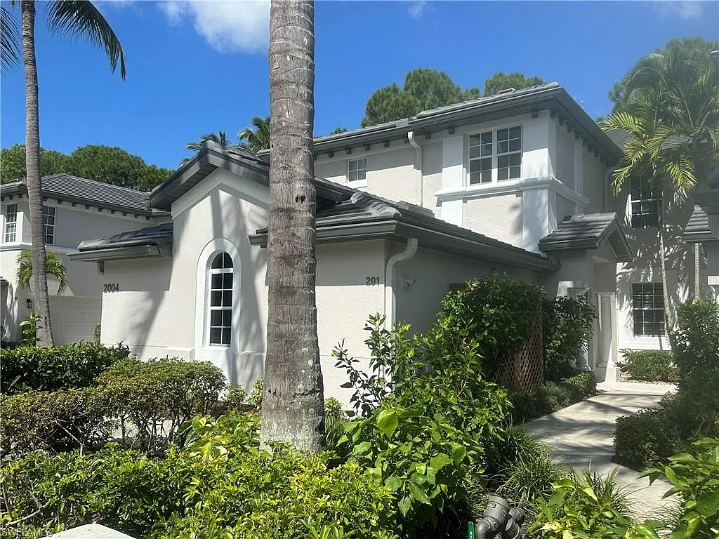 3 bed, 2.0 bath, 2170 sqft, $6,000 — Photo 2