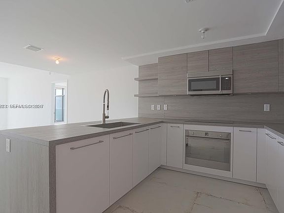 3rd image of 400 Sunny Isles Blvd #806