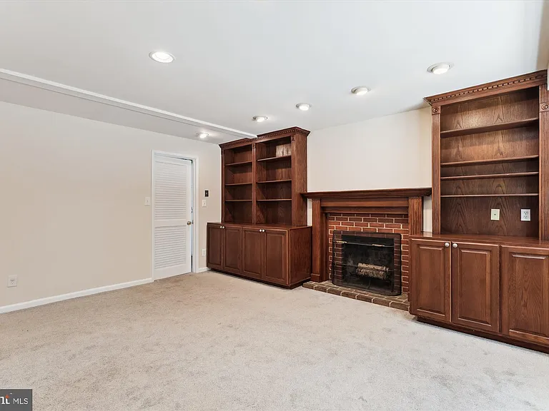 6916 Southridge Dr — Photo 36