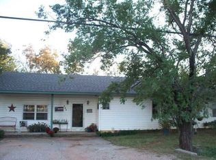 904 E Walnut St, Tecumseh, OK 74873