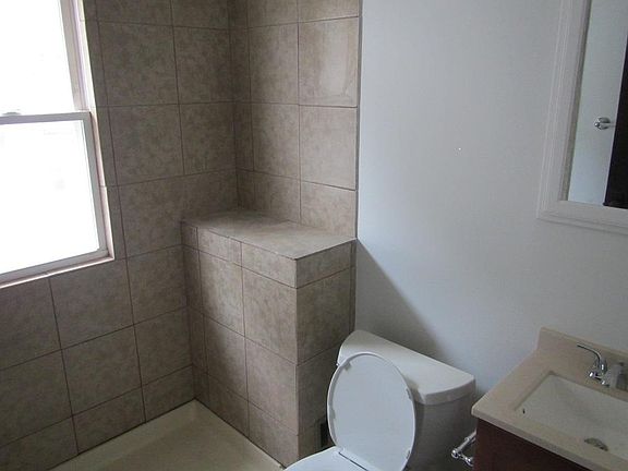 5th image of 1915 W 71st St #1