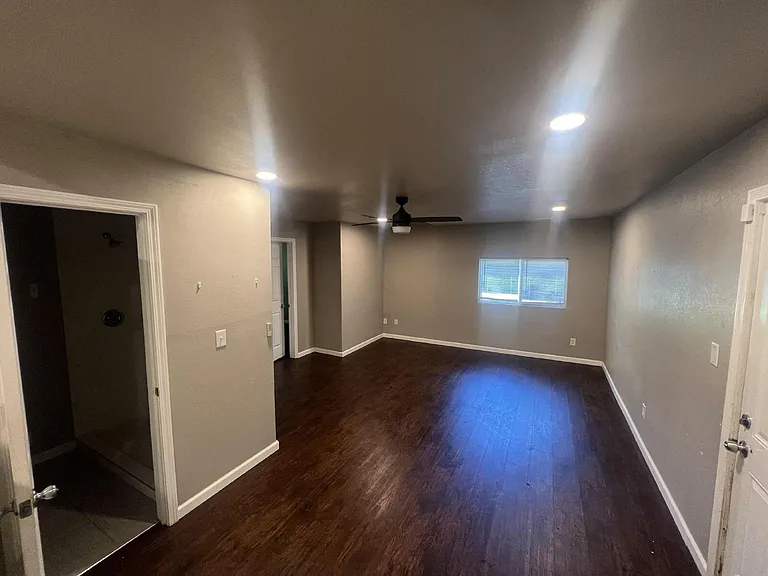 4936 E Haskell Pl — Photo 2
