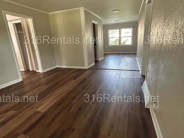 2546 S Pattie Ave — Photo 3