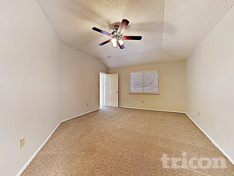 2537 Rialto Way — Photo 9