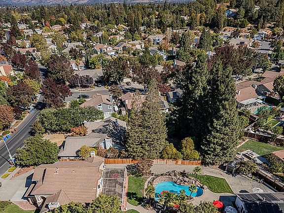 5th image of 1108 Westview Dr
