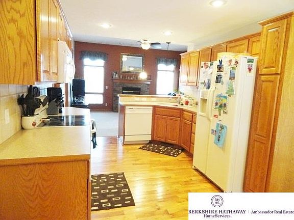 3rd image of 21405 Parkview Dr