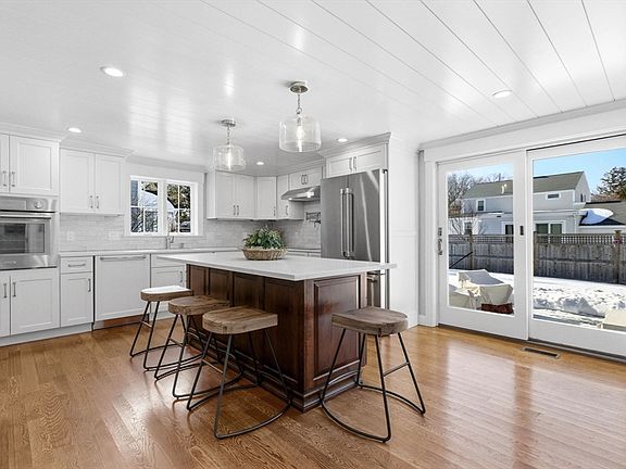 5th image of 30 Elmhurst Rd