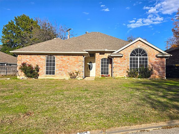 2nd image of 604 Valleyridge Ct