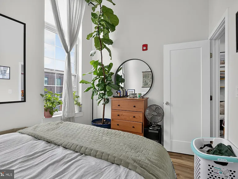 2045 Trenton Ave — Photo 15