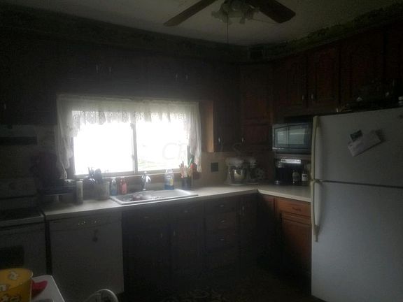 4th image of 221 W 3rd St