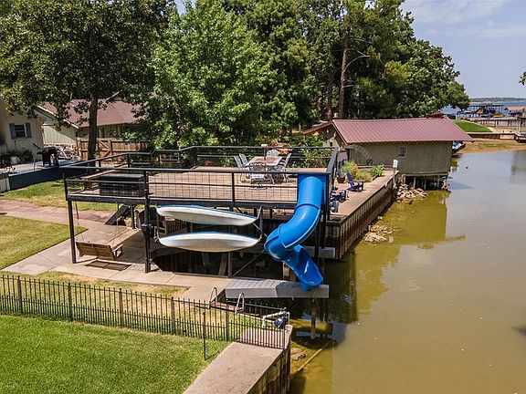 3rd image of 15 Bayside Dr