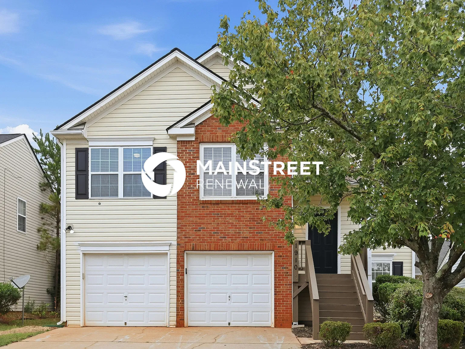1910 Towne Park Dr — Photo 1