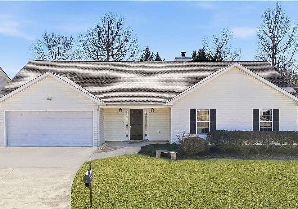 1st image of 9 Redfern Trl NE