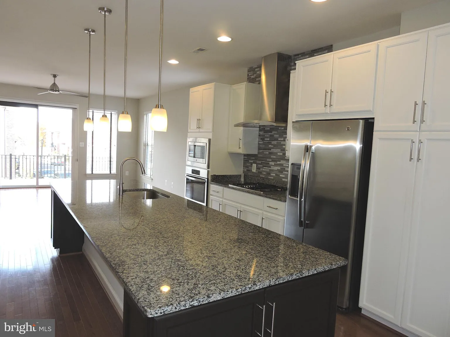 3 bed, 3.5 bath, 2334 sqft, $4,000 — Photo 4